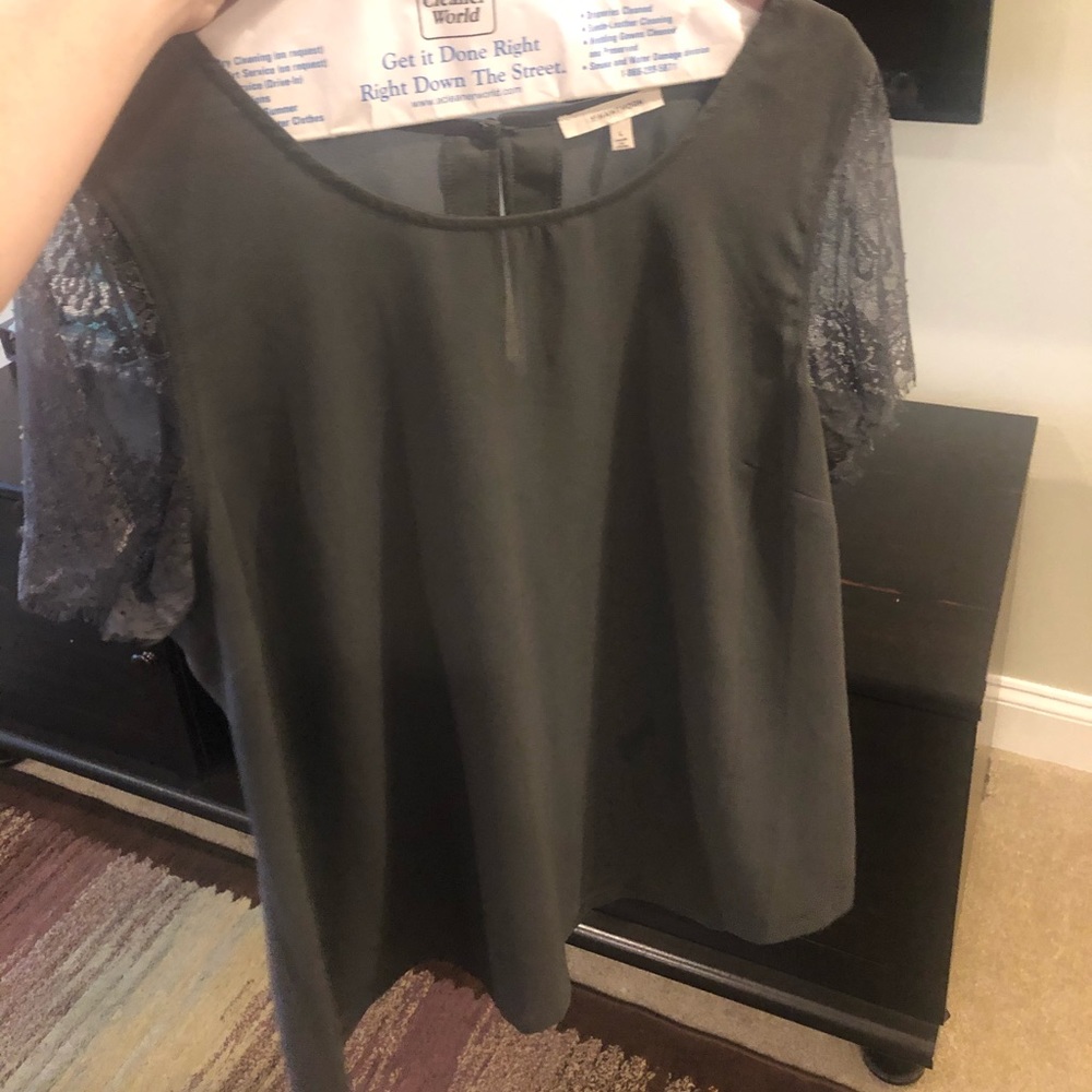 CUTE BLOUSE WITH DETAILS ON SLEEVES